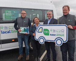 From L to R
John Doyle (Local Link Mayo)
Jade O’Haire (TFI Anseo Operator, Michael O’Haire Transport)
Dara Calleary (Minister for Rural and Community Development and the Gaeltacht)
Martin Reilly (TFI Anseo Driver)