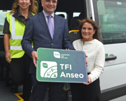 Pictured are from L/R: Jade O’Haire, TFI Local Link Mayo Driver, Minister for Social Protection and Minister for Rural and Community Development and the Gaeltacht, Dara Calleary TD and Sarah Togher, TFI Local Link Mayo.
Photo Conor McKeown